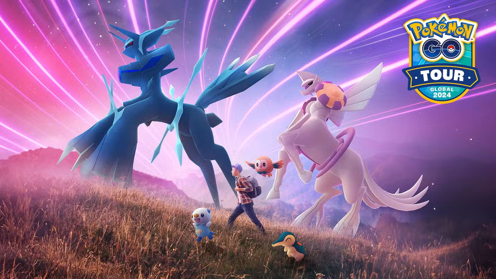Origin Forme Dialga e Palkia sobem uma colina com um treinador em Pokémon Go.
