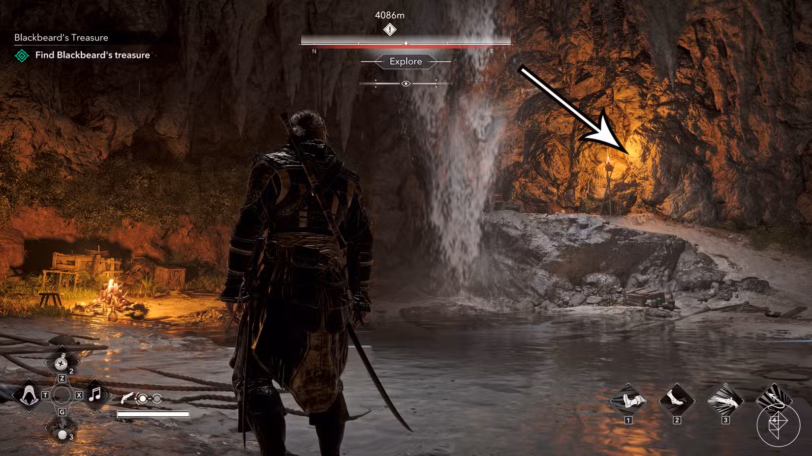 Uma seta aponta para a porta escondida que leva ao tesouro do Barba Negra em Assassin's Creed Black Flag Resynced.