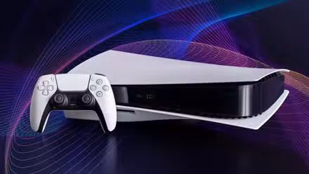 Console e controlador de jogos Sony PS5 em um fundo escuro com linhas multicoloridas giratórias