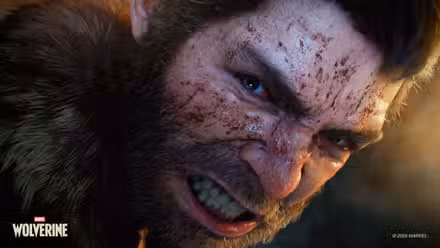 Logan coberto de sangue no próximo Marvel's Wolverine da Insomniac Games, um exclusivo PS5. Logan está vestindo um casaco de pele. 