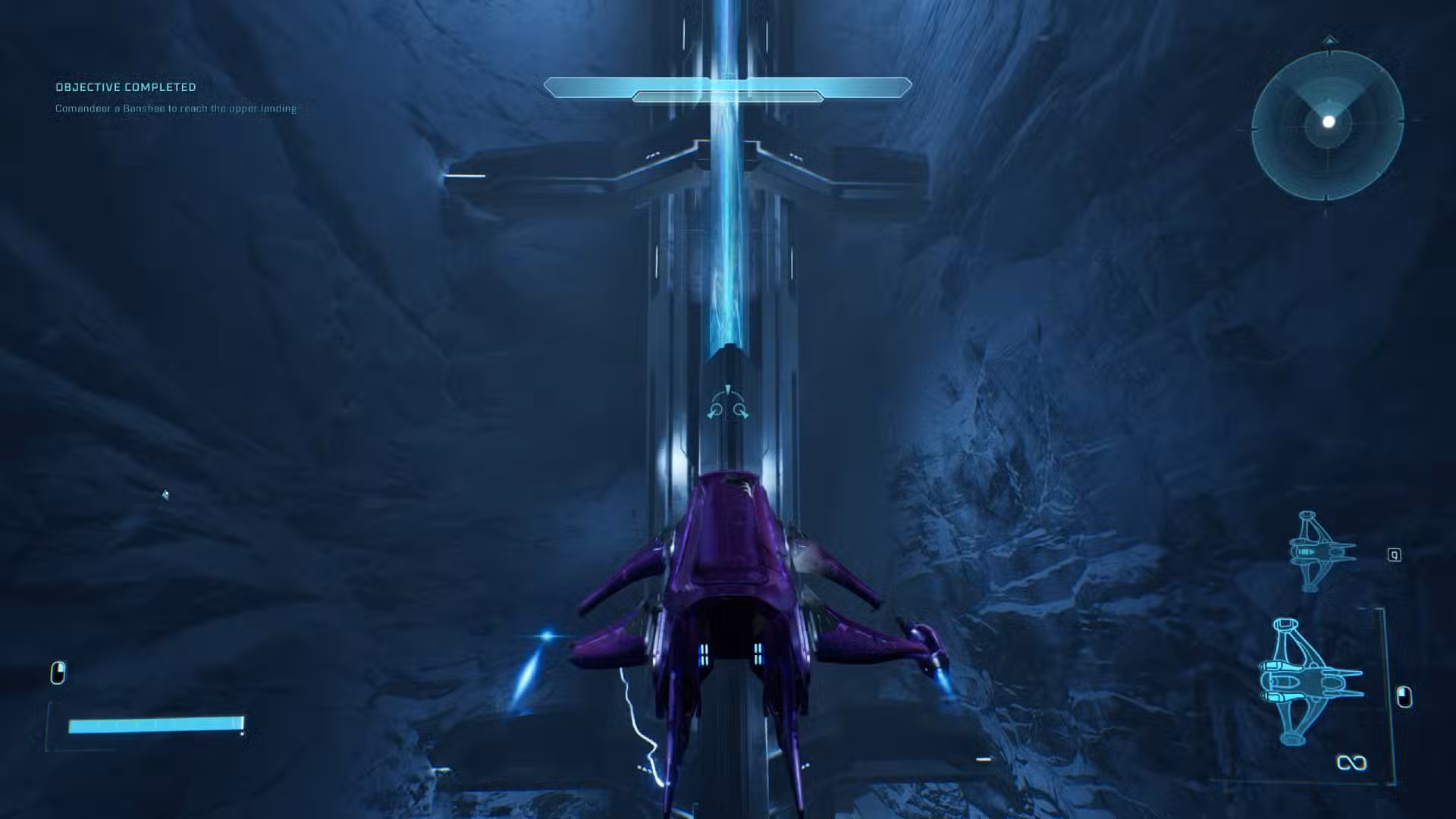 O jogador em Halo: Campaign Evolved pilotando um banshee.