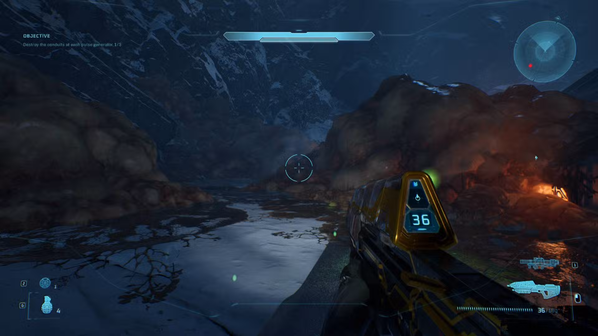 O jogador em Halo: Campaign Evolved olhando para os crescimentos do Flood.