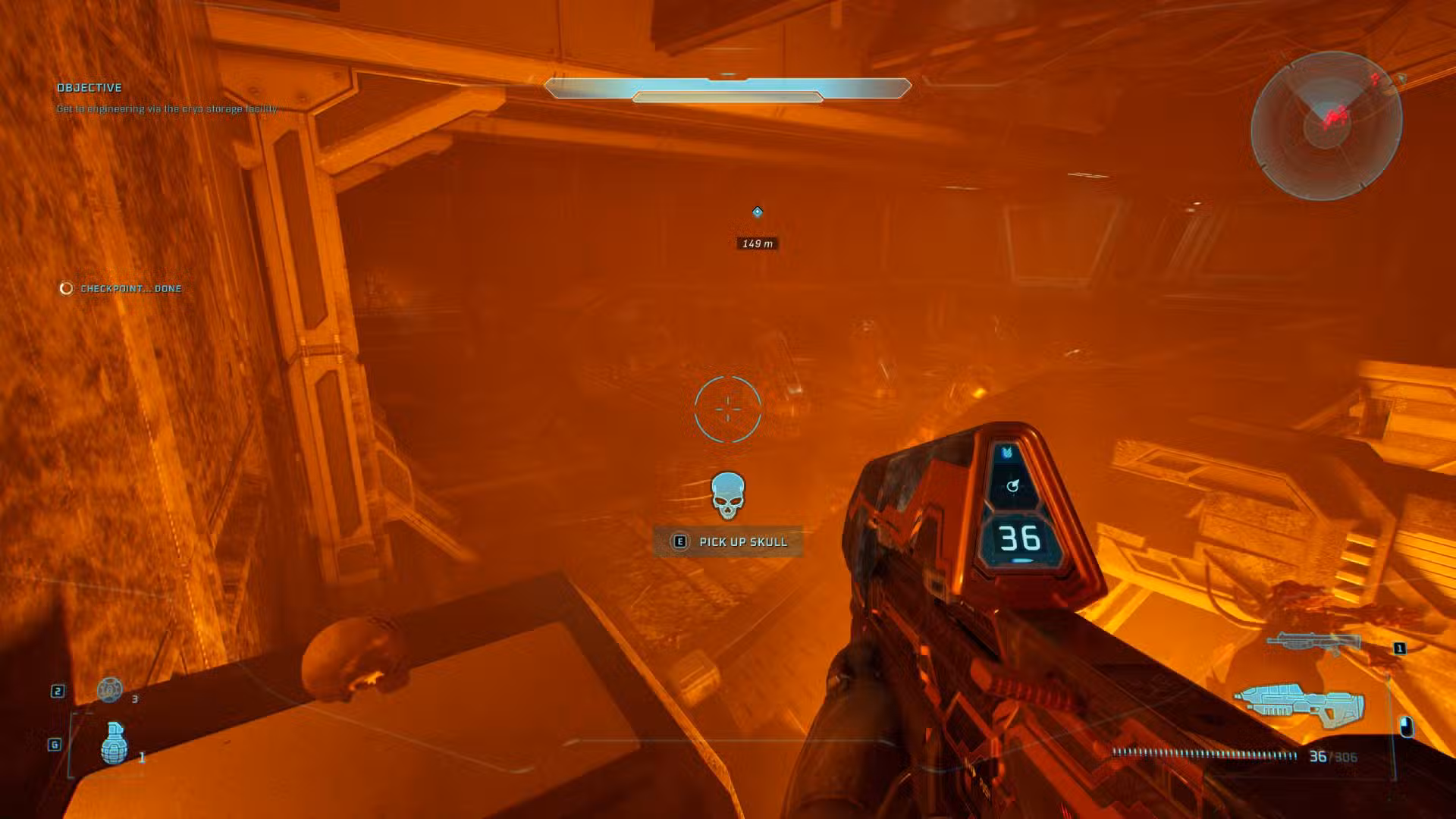 O jogador em Halo: Campaign Evolved olhando para a caveira Stowed Reload.