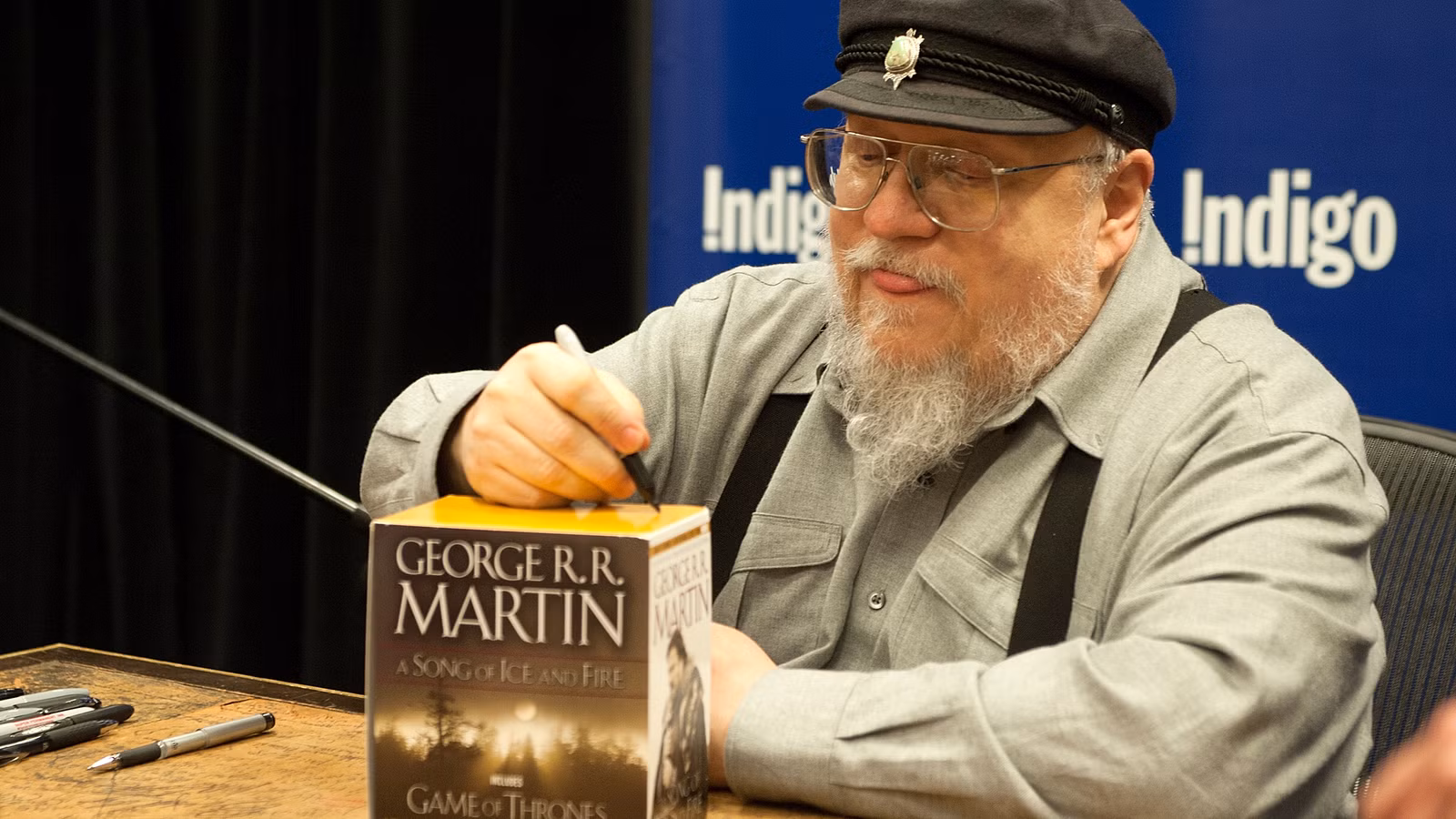 O novo lançamento de Game Of Thrones de George RR Martin chega hoje – e já está esgotado