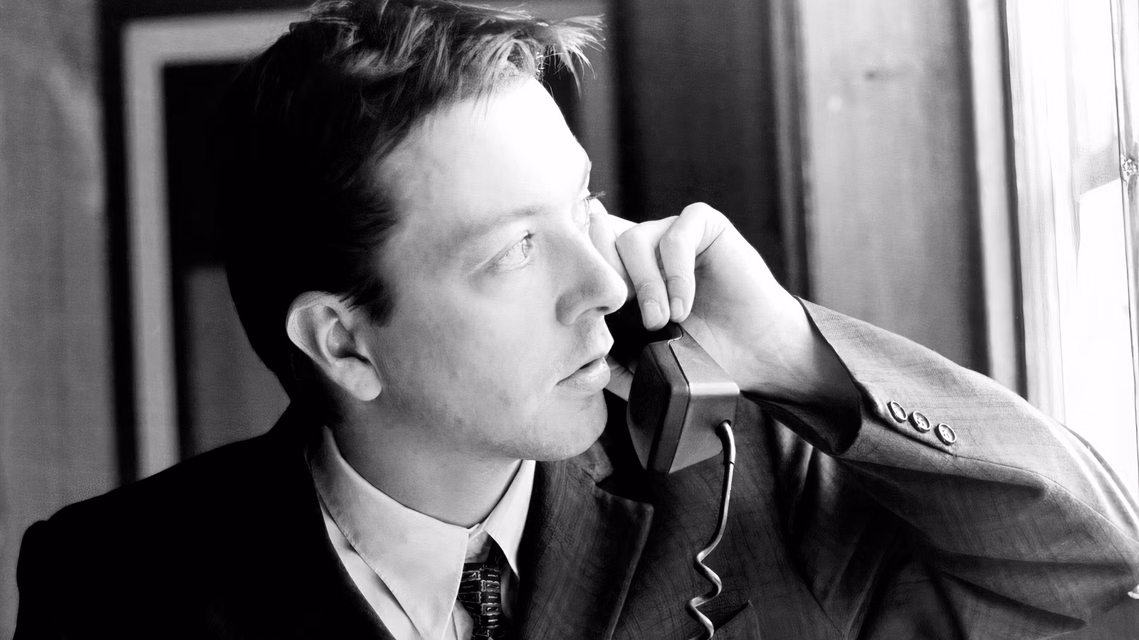O primeiro filme de Christopher Nolan está esperando para ser redescoberto (e de graça)
