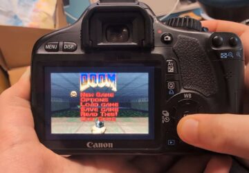 Fotógrafo? Não, caçador de demônios: entusiasta roda Doom em câmera Canon DSLR