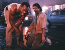Mel Gibson quer dirigir Máquina Mortífera 5, mas filme segue travado em inferno industrial