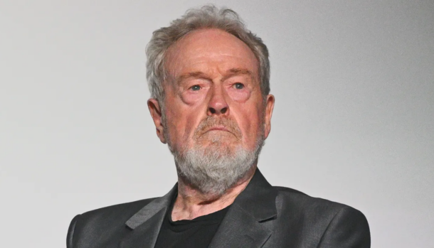 Ridley Scott volta para a franquia Alien e já reescreve o próximo filme