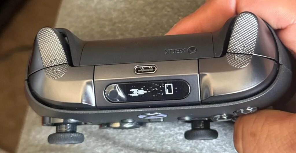 Vazam fotos de protótipo do Xbox Elite Series 3 com tela embutida e botão de pareamento inédito