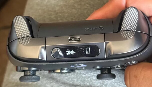 Vazam fotos de protótipo do Xbox Elite Series 3 com tela embutida e botão de pareamento inédito
