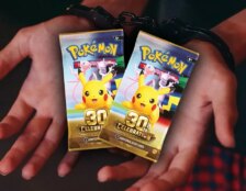 Briga em Target nos EUA termina com soco e criança ferida durante drop de Pokémon