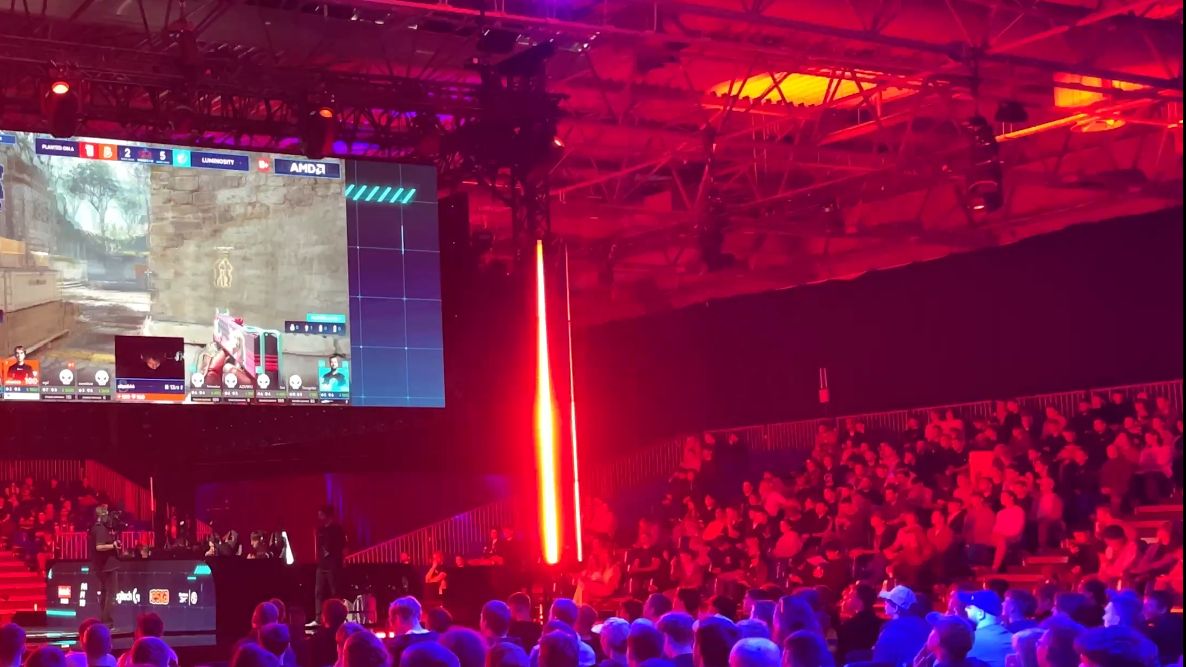 CS2 em campeonato presencial: a experiência que os torneios online não entregam