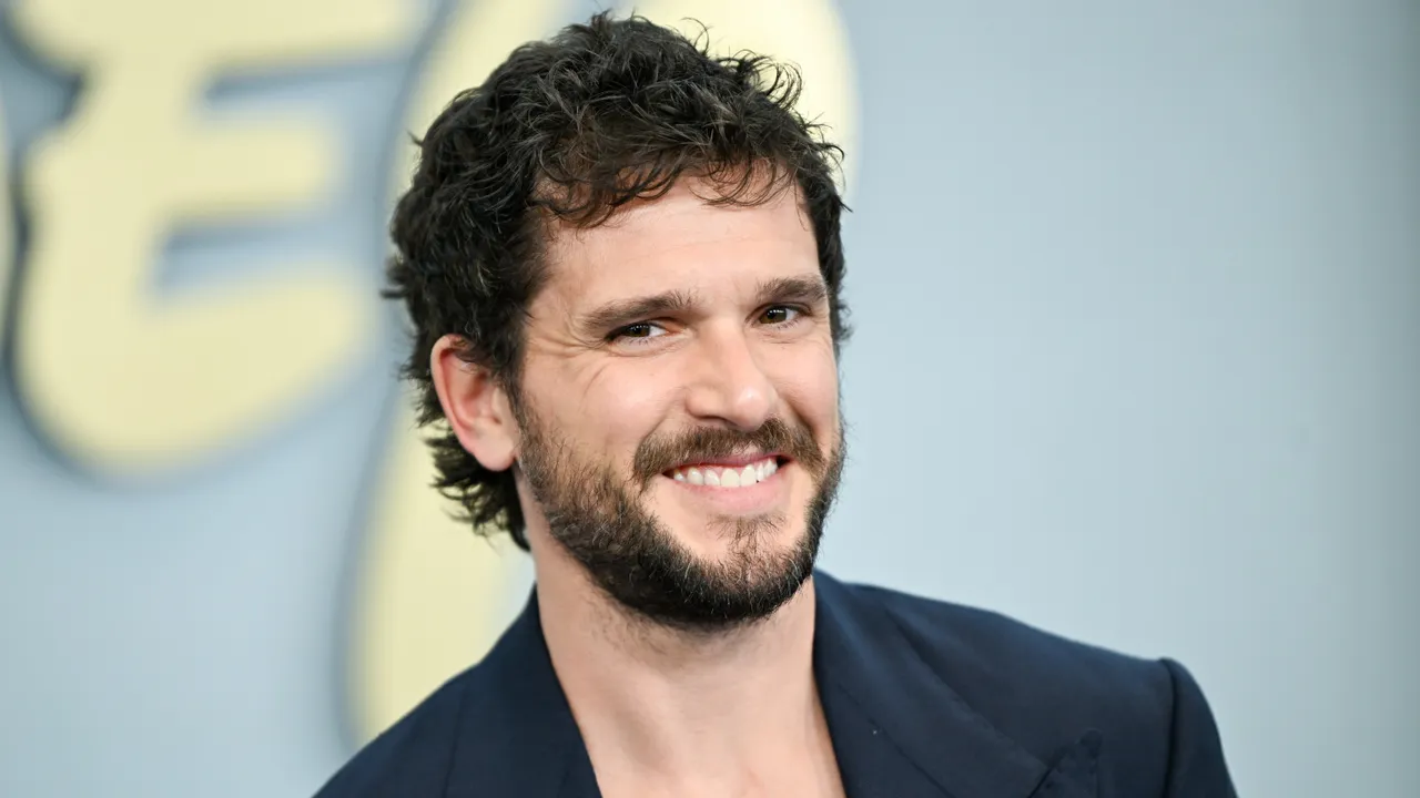 Kit Harington fala sobre retorno como Cavaleiro Negro no MCU e não anima os fãs