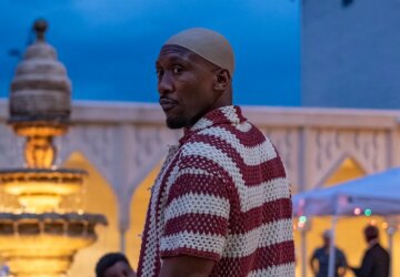 Mahershala Ali vira assassino a serviço da fé em Your Mother Your Mother Your Mother