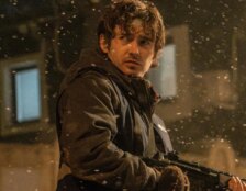 Novo filme de Resident Evil aposta em humor e sobrevivência para renovar a franquia nos cinemas
