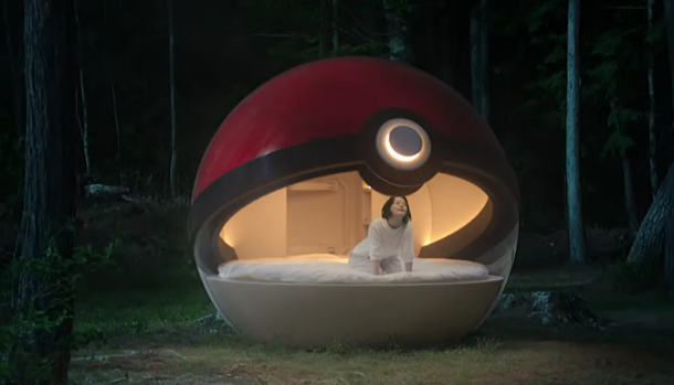 Pokémon Sleep e hotel japonês anunciam cápsula em formato de Pokébola para dormir