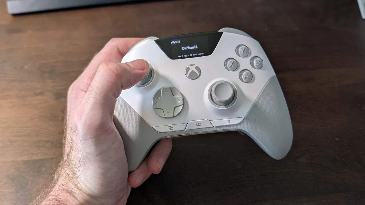 SteelSeries Aeon Pro: controle premium traz bateria infinita e suporte a Xbox e PC