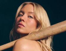 Sydney Sweeney aparece nua em anúncios do app Novig e gera revolta entre atletas