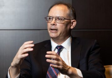 Tim Sweeney critica plano da União Europeia de banir redes sociais para menores de 13 anos