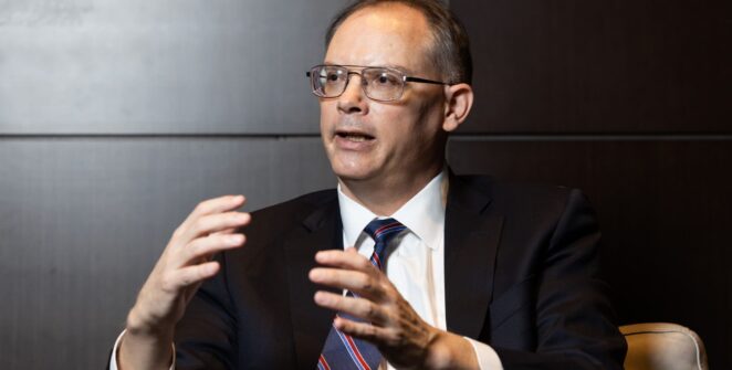 Tim Sweeney critica plano da União Europeia de banir redes sociais para menores de 13 anos