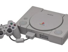 Vazamento mostra LEGO PlayStation com recriação do PS1 e easter eggs de Ape Escape e Gran Turismo