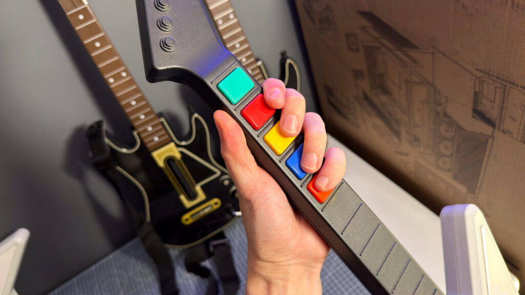 X-Plorer, o controle clássico de Guitar Hero, completa 20 anos e segue funcionando