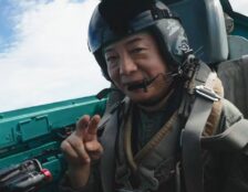 Diretor de Ace Combat finalmente voa em um caça de verdade após 30 anos