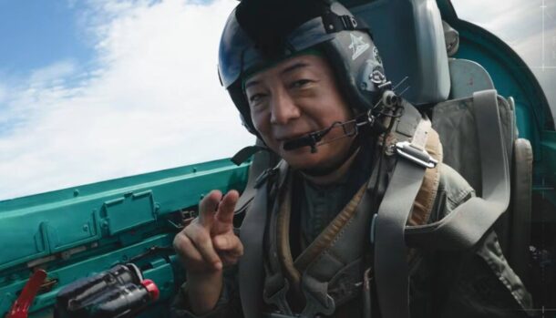 Diretor de Ace Combat finalmente voa em um caça de verdade após 30 anos
