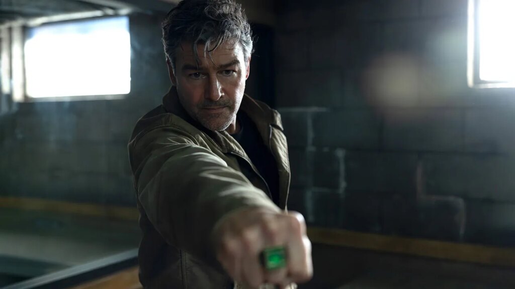 Fãs elegem Kyle Chandler como o RDJ da DC após final da 1ª temporada de Lanterns