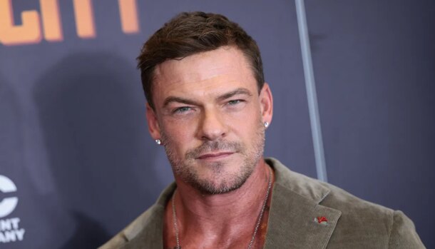 Helldivers: Alan Ritchson é confirmado no filme, que agora chega em 2028