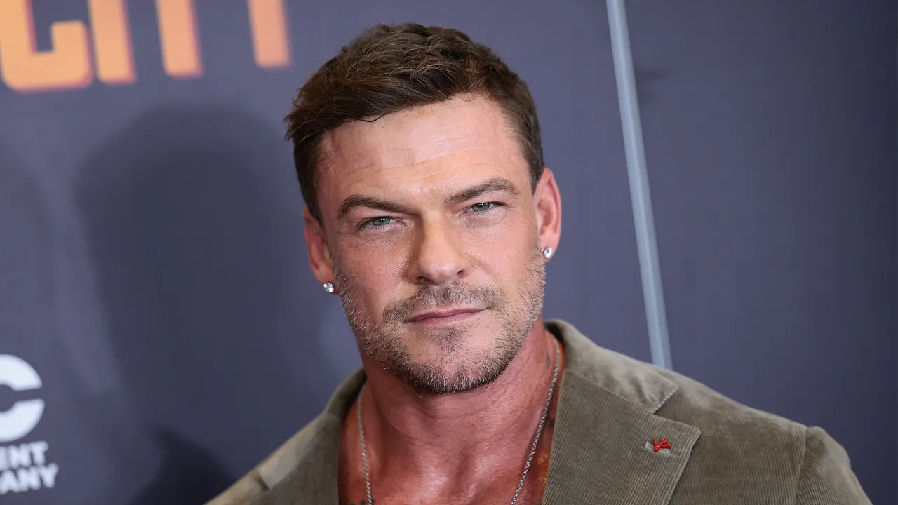 Helldivers: Alan Ritchson é confirmado no filme, que agora chega em 2028
