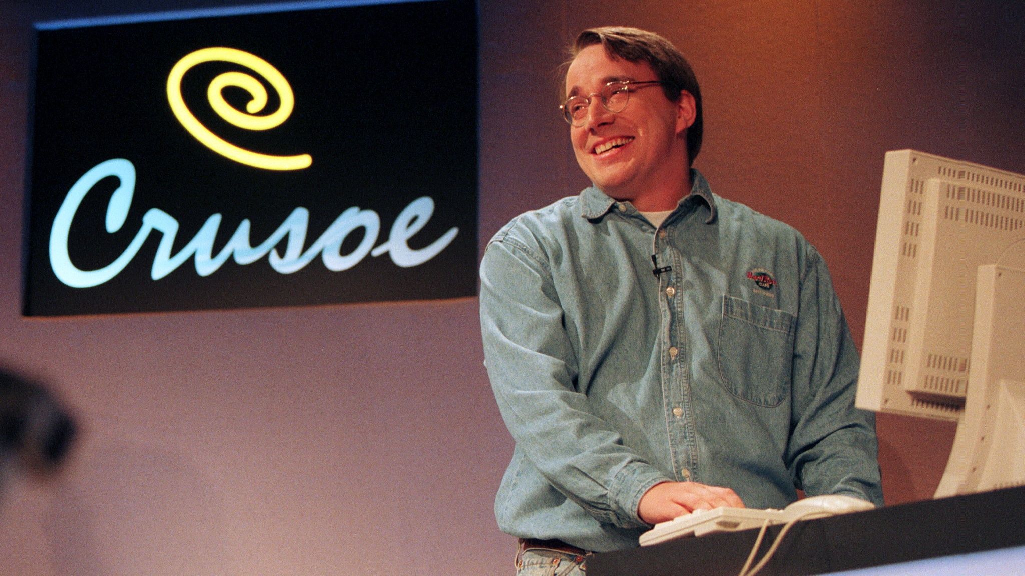 Linux abandona regra de aviso sobre uso de IA e Linus Torvalds detona: regras assim são estupidamente idiotas