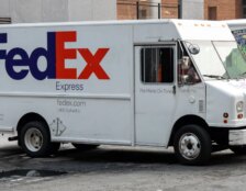 Mais de US$ 963 mil em cartas colecionáveis são roubados de caminhão da FedEx nos EUA