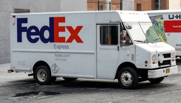 Mais de US$ 963 mil em cartas colecionáveis são roubados de caminhão da FedEx nos EUA