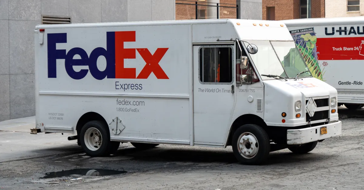 Mais de US$ 963 mil em cartas colecionáveis são roubados de caminhão da FedEx nos EUA