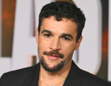 Professor X de Christopher Abbott fica fora de Vingadores: Doomsday e Secret Wars